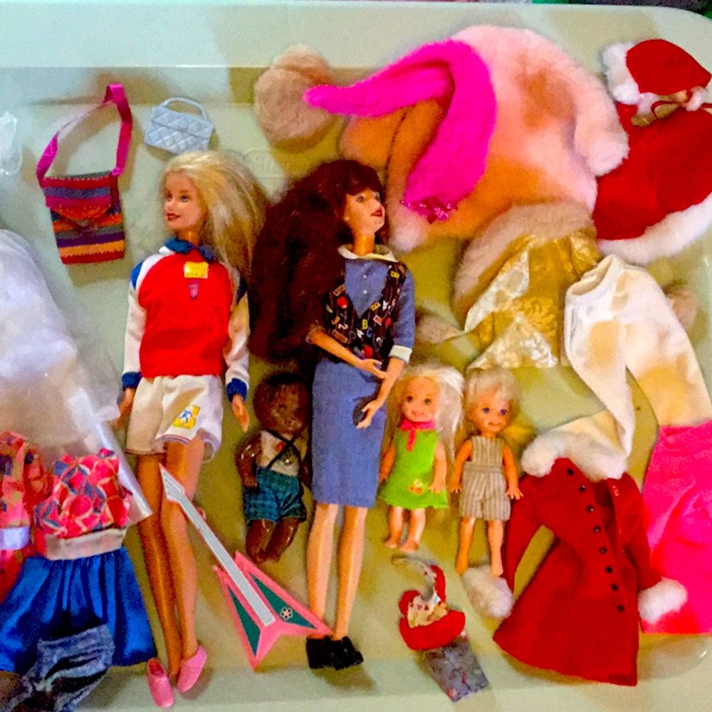 90s Barbie lot with skipper, Barbie, Kelly, and tommys, clothes, accessories, et